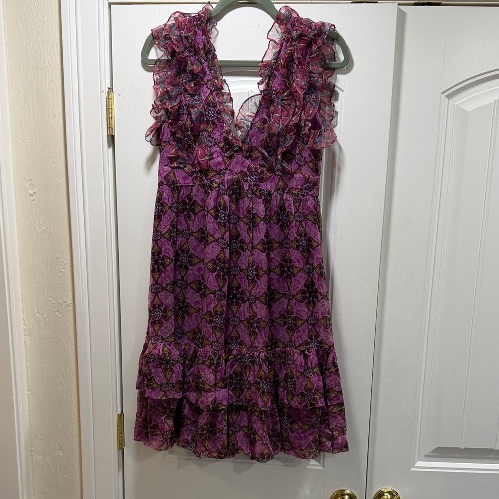 Walter Baker ruffled V-Neck Purple Print Mini Dress size 8 boho vibe